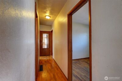 1730 N Narrows Drive , Tacoma, WA 98406-1510 - Photo 12