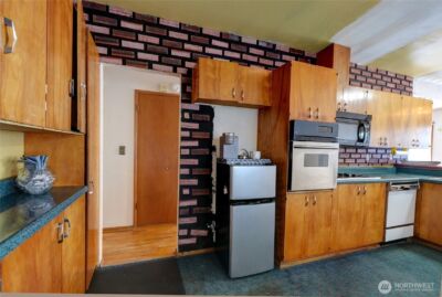 1730 N Narrows Drive , Tacoma, WA 98406-1510 - Photo 10