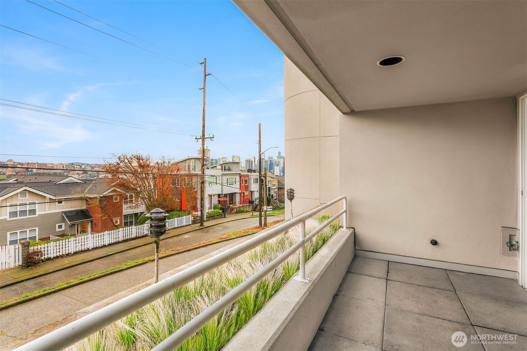 1231 5th Avenue N #204, Seattle, WA 98109