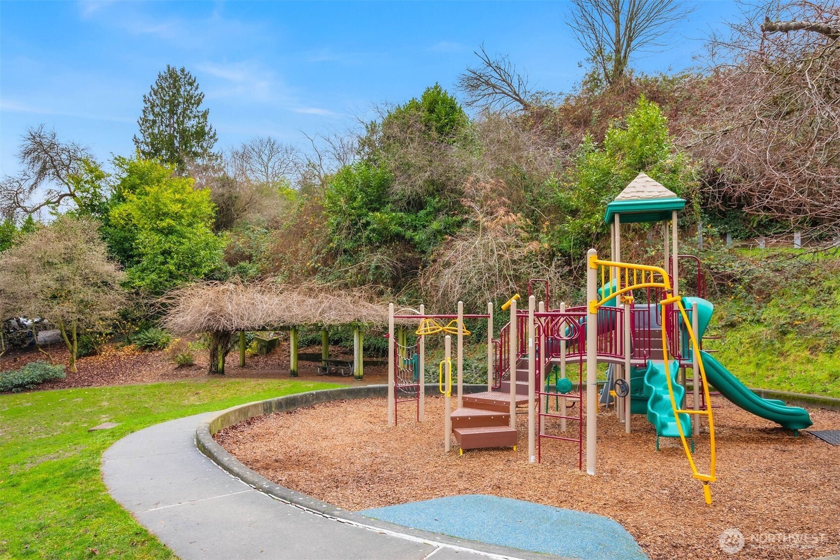 1231 5th Avenue N #204, Seattle, WA 98109