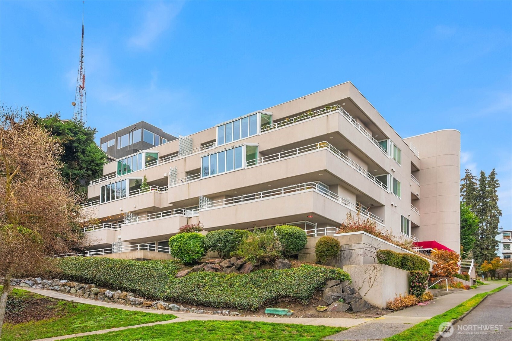 1231 5th Avenue N #204, Seattle, WA 98109