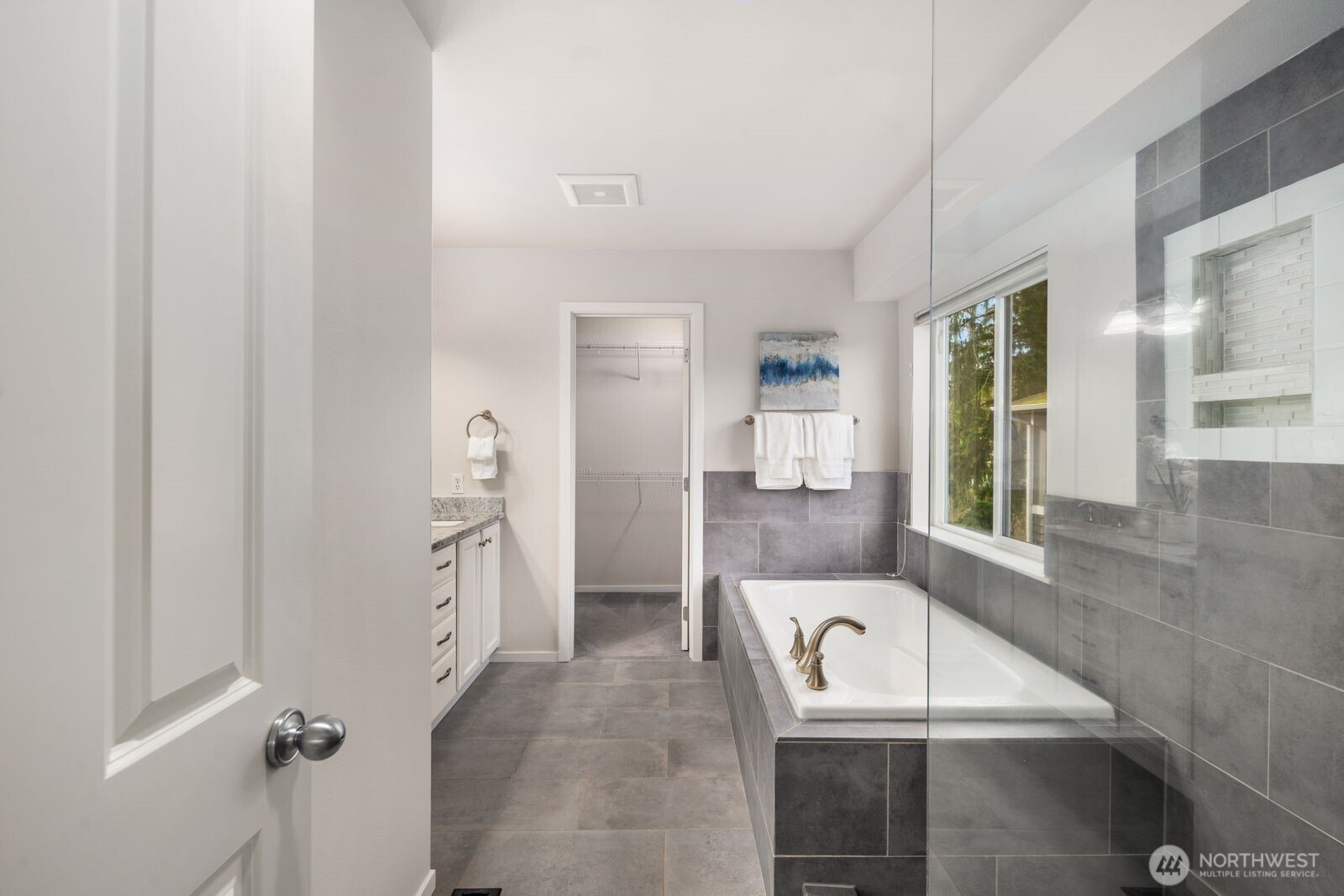 12219 NE 105th Street , Kirkland, WA 98033-8830