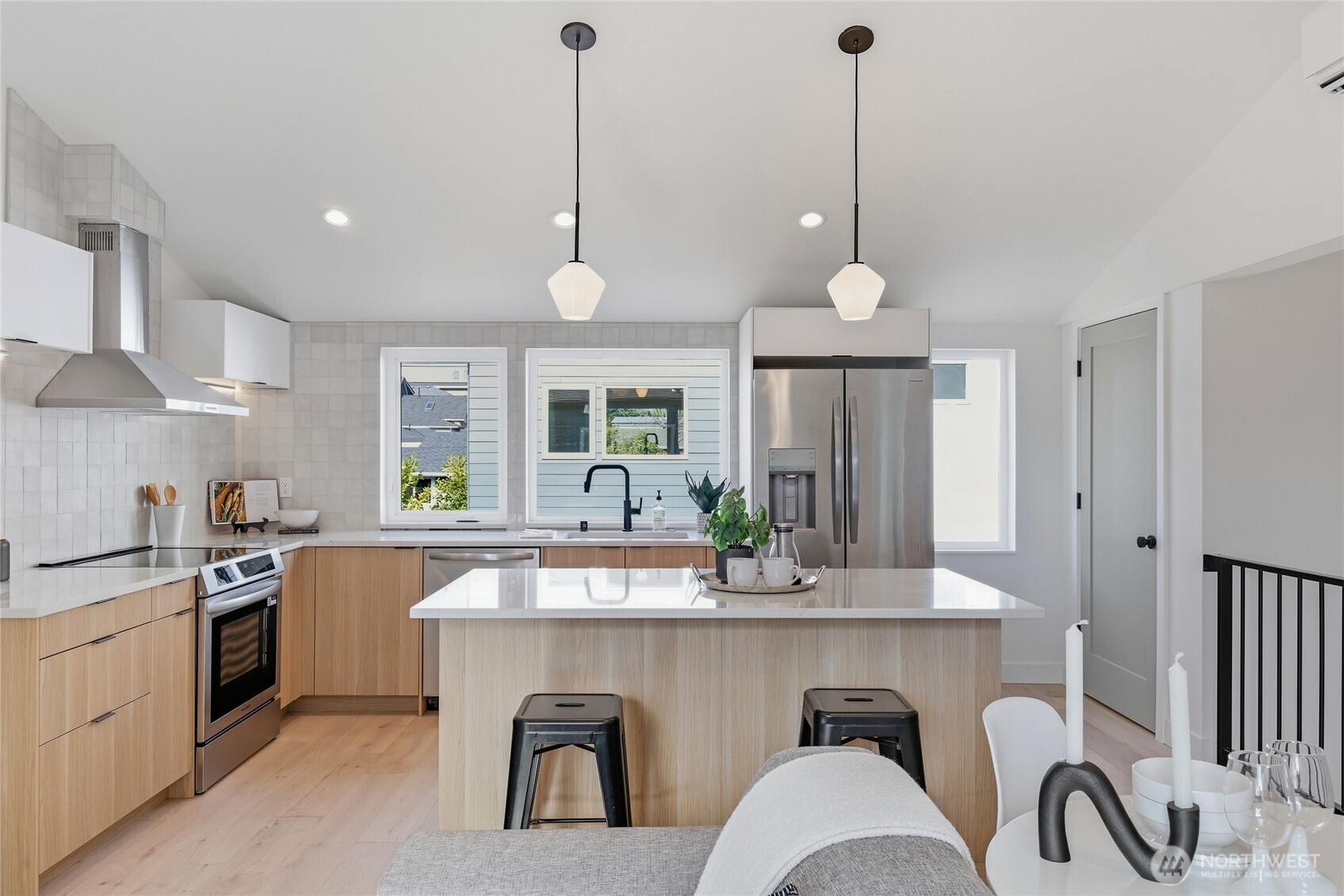 6505 19th Avenue NW, Seattle, WA 98117