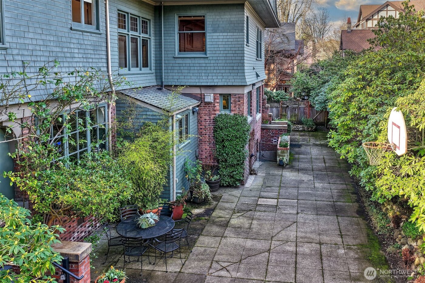 942 Harvard Avenue E, Seattle, WA 98102