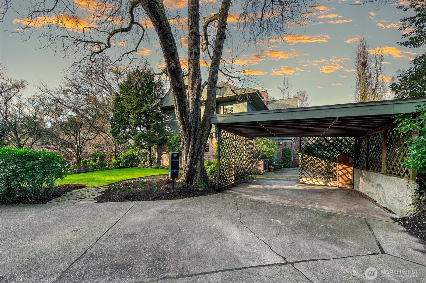 942 Harvard Avenue E, Seattle, WA 98102