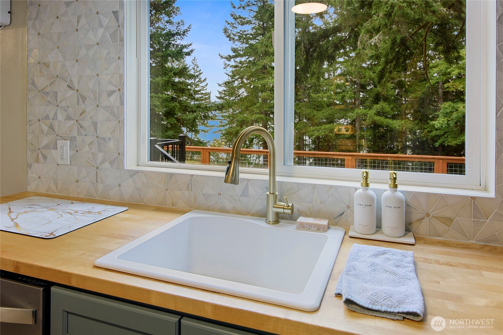 304292 Highway 101 , Brinnon, WA 98320