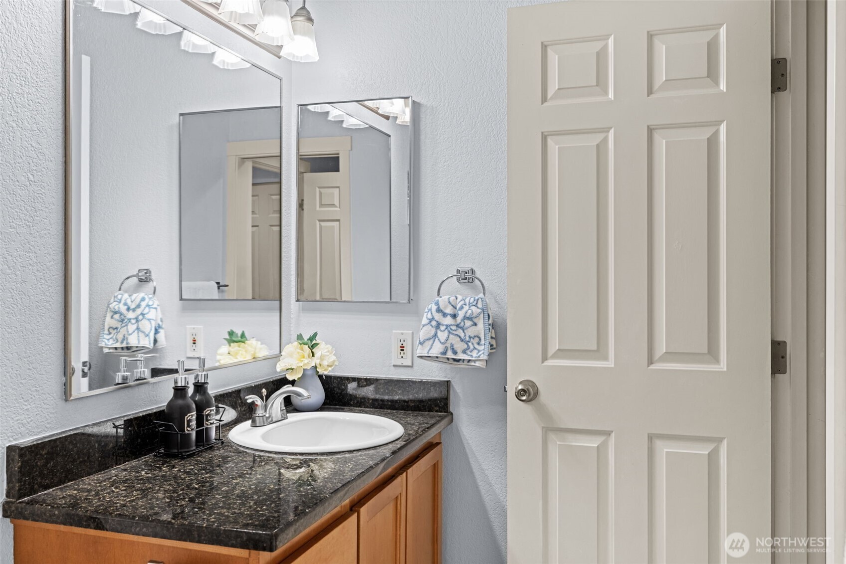 12044 100th Avenue NE #H102, Kirkland, WA 98034