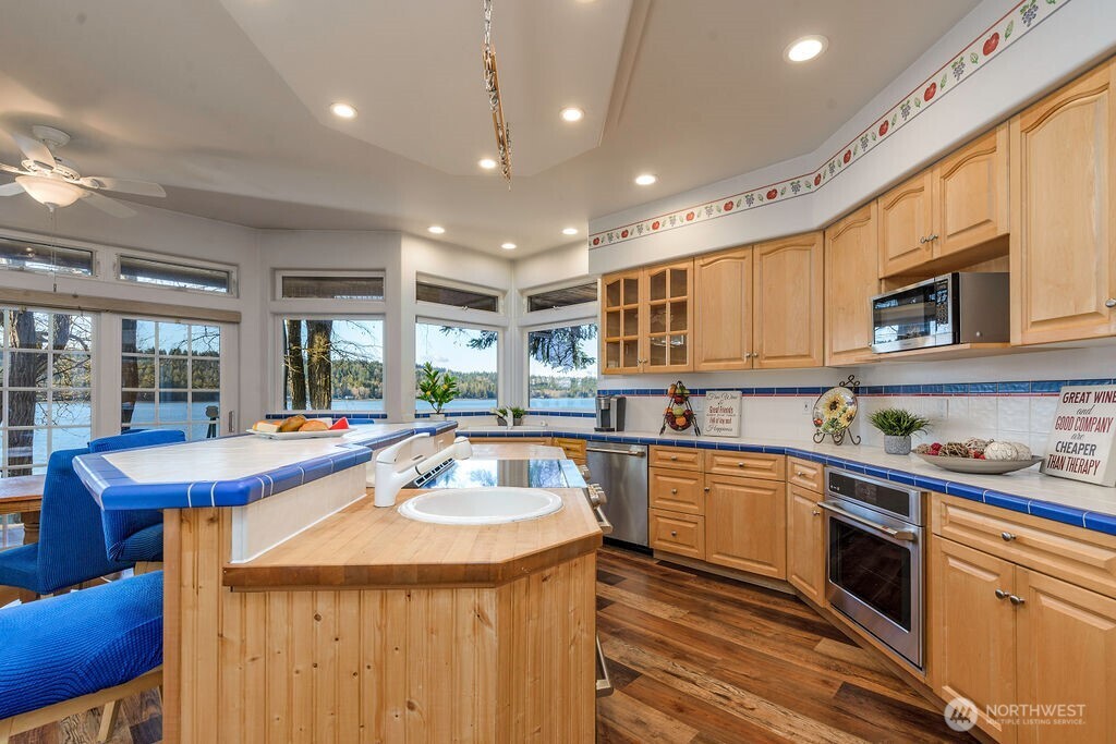 3250 E State Route 302 , Belfair, WA 98528