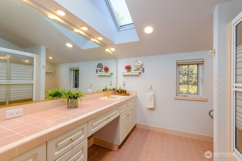 3250 E State Route 302 , Belfair, WA 98528