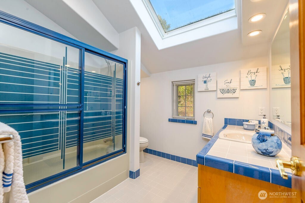 3250 E State Route 302 , Belfair, WA 98528