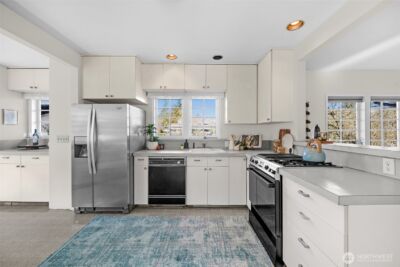 8007 Fremont Avenue N, Seattle, WA 98103 - Photo 13