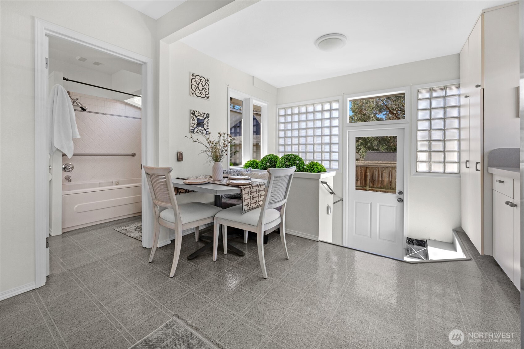 8007 Fremont Avenue N, Seattle, WA 98103