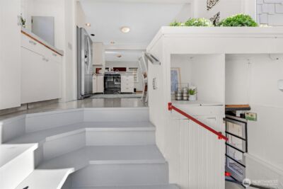 8007 Fremont Avenue N, Seattle, WA 98103 - Photo 20