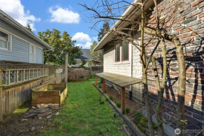 8007 Fremont Avenue N, Seattle, WA 98103 - Photo 27