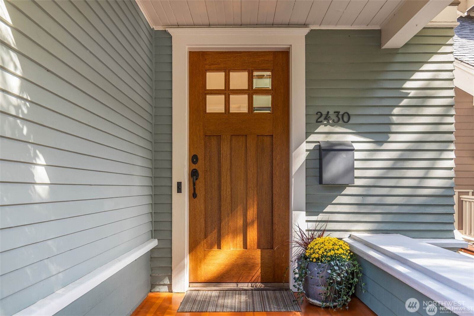 2430 8th Avenue W, Seattle, WA 98119