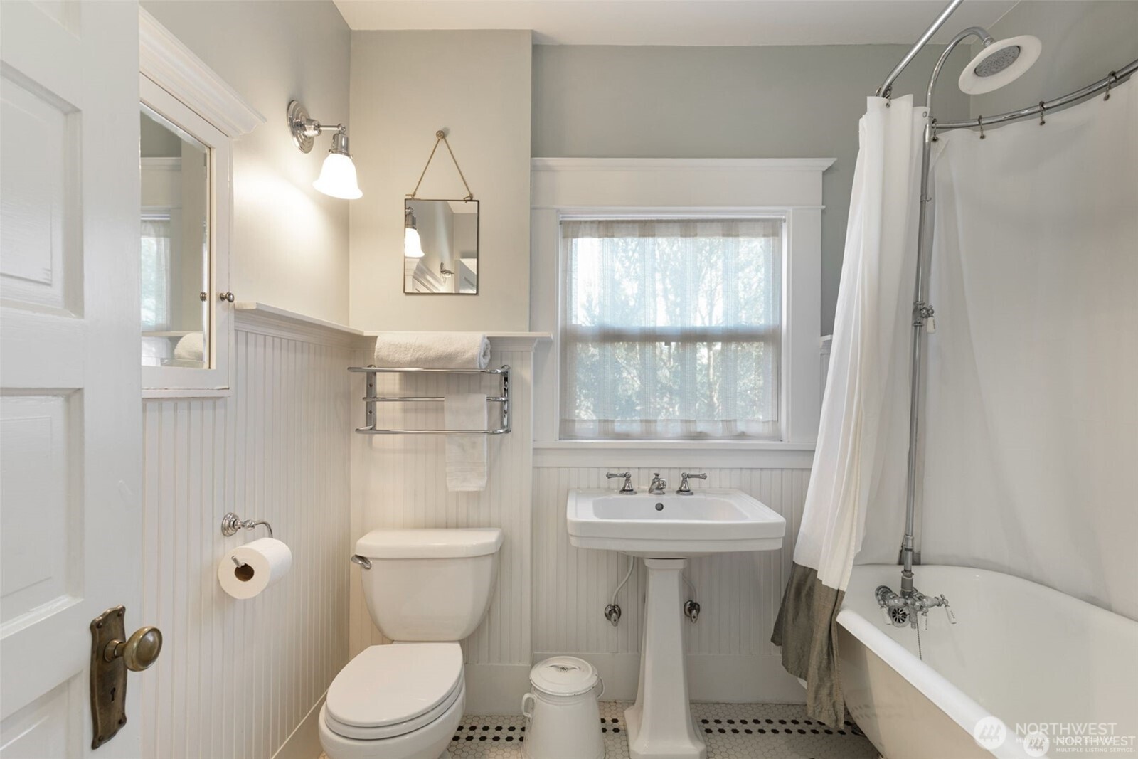 2430 8th Avenue W, Seattle, WA 98119