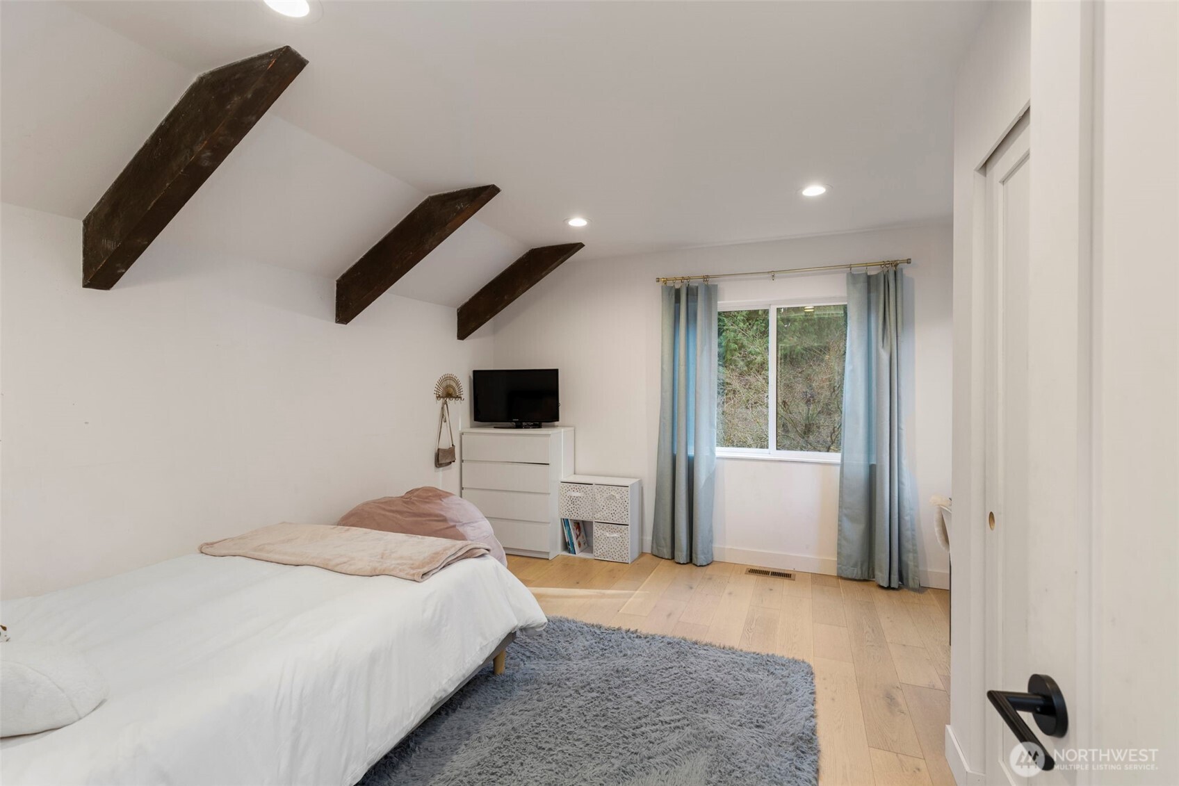 16455 Agate Point Road NE, Bainbridge Island, WA 98110