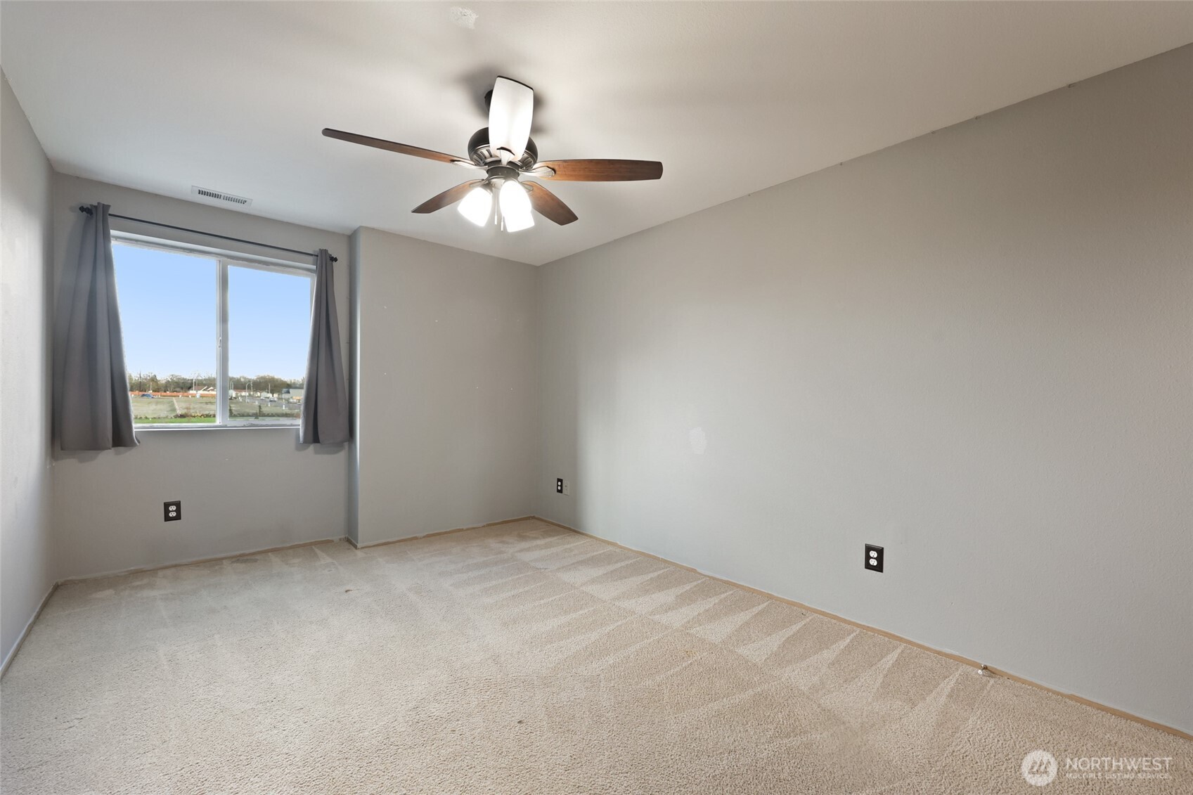 9826 Greenleaf Loop SE, Yelm, WA 98597-8818