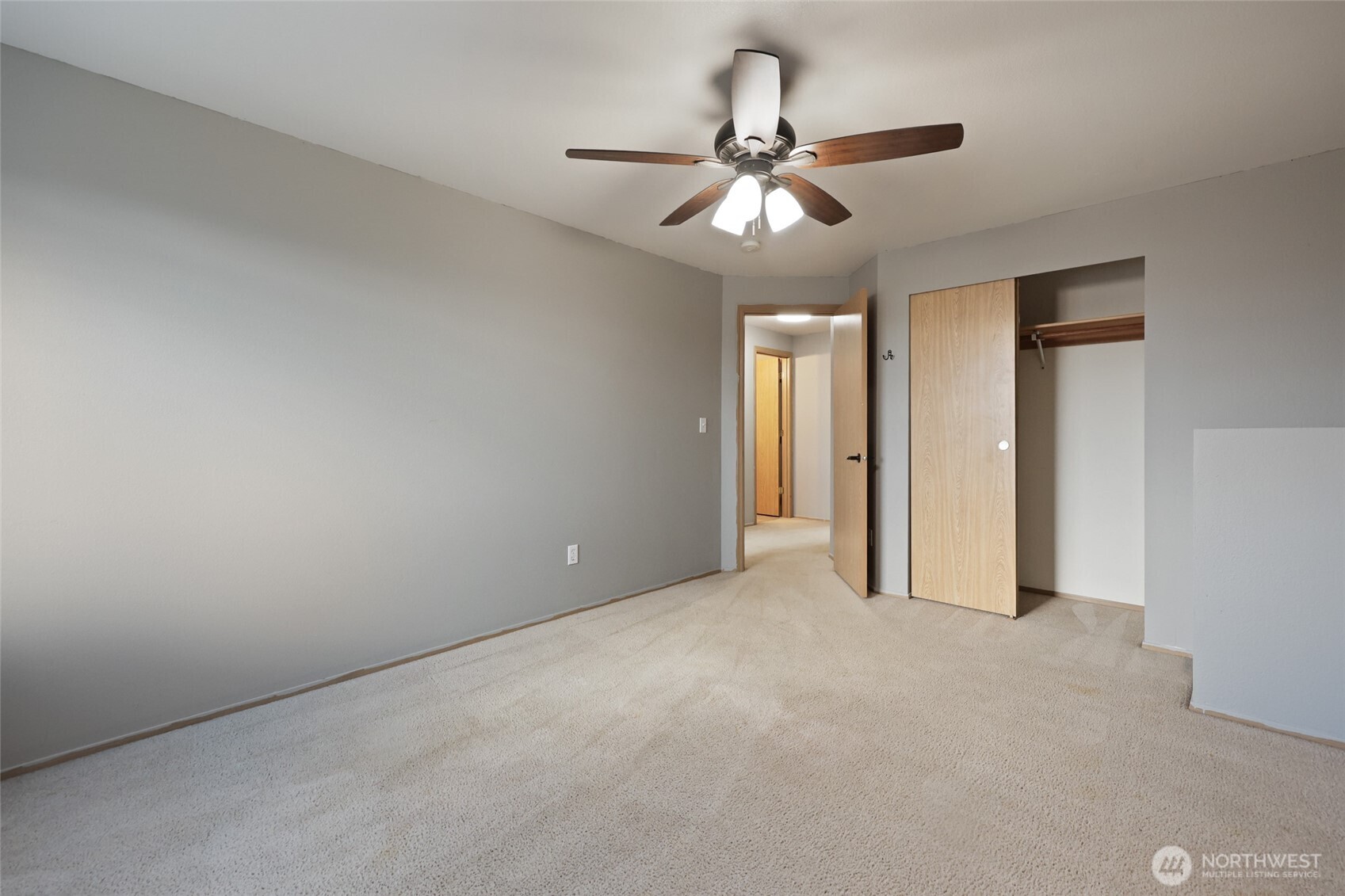 9826 Greenleaf Loop SE, Yelm, WA 98597-8818