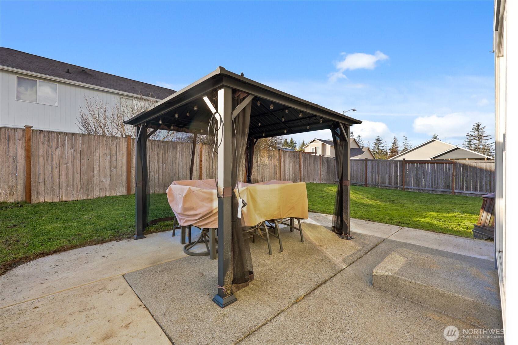 9826 Greenleaf Loop SE, Yelm, WA 98597-8818