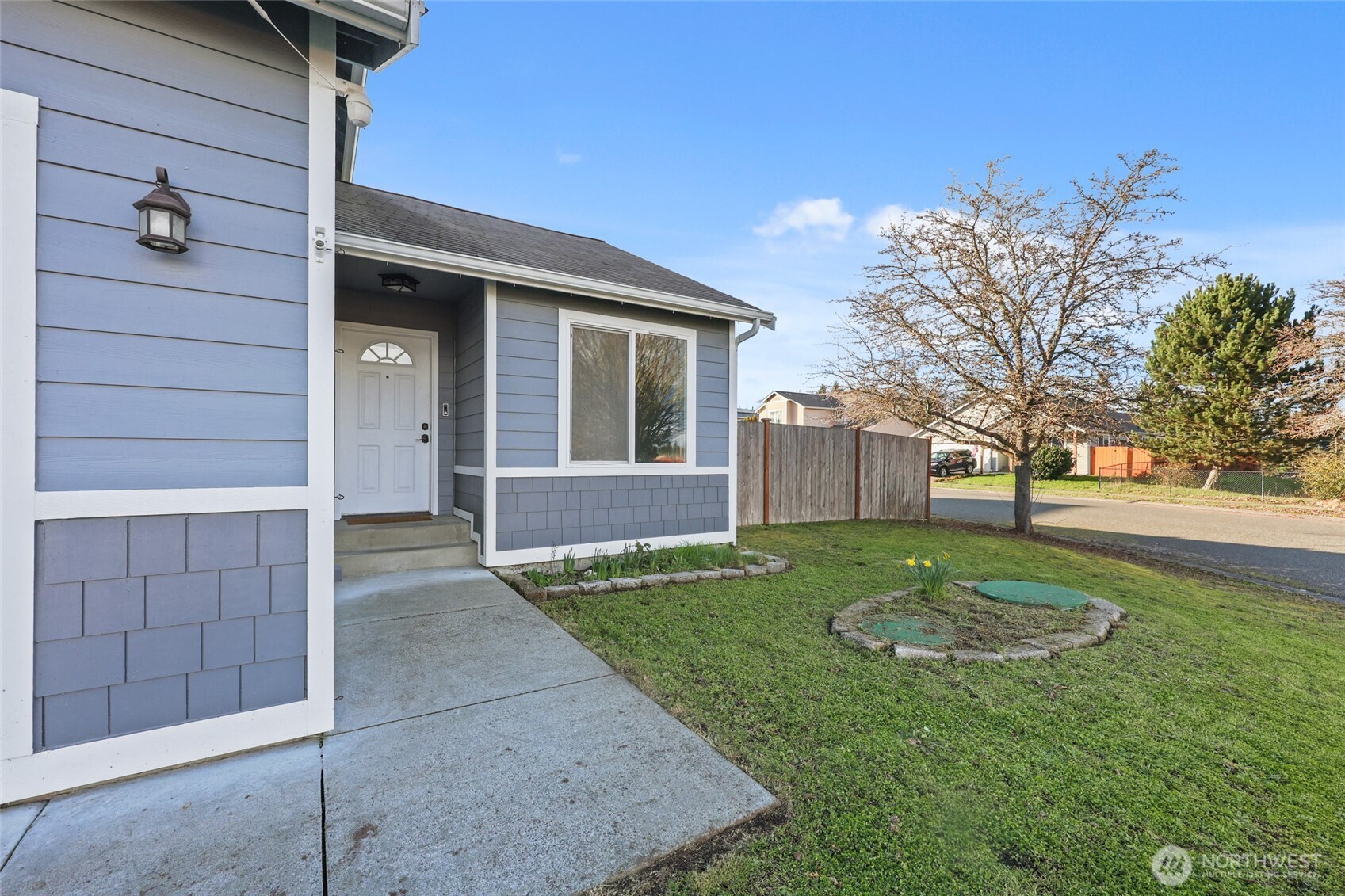 9826 Greenleaf Loop SE, Yelm, WA 98597-8818