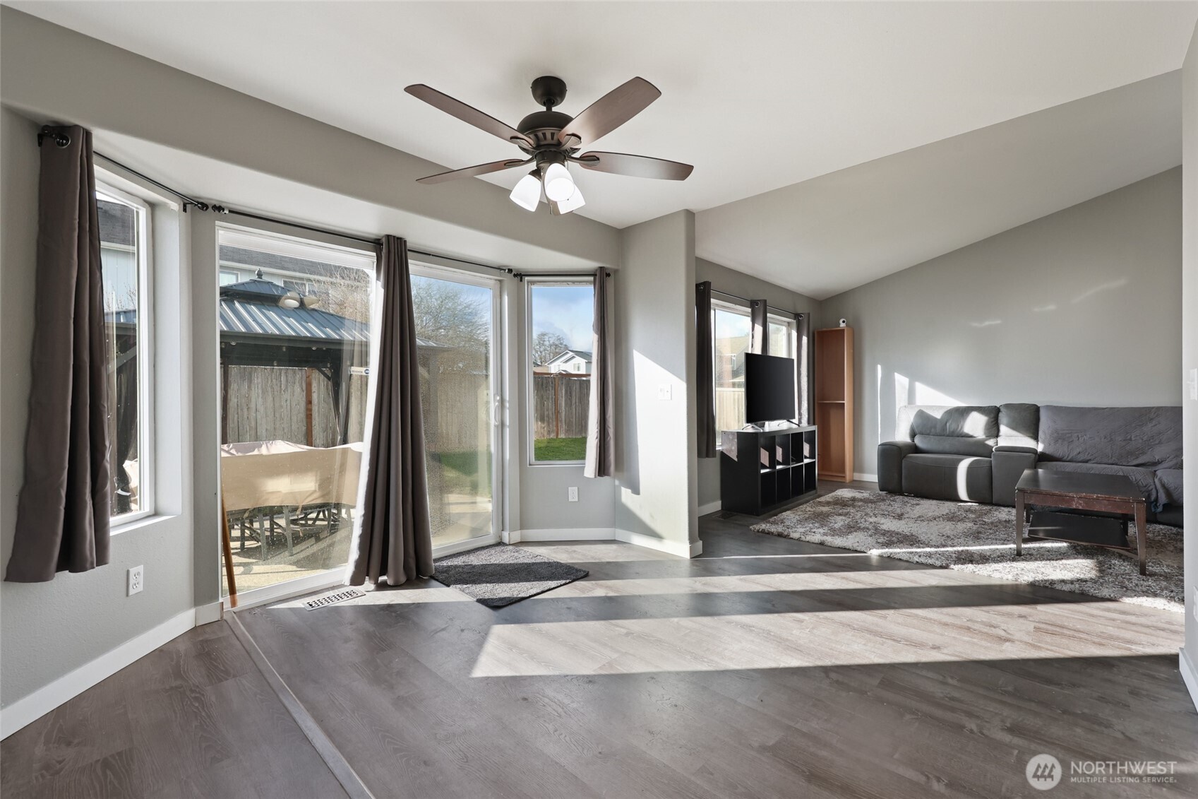 9826 Greenleaf Loop SE, Yelm, WA 98597-8818