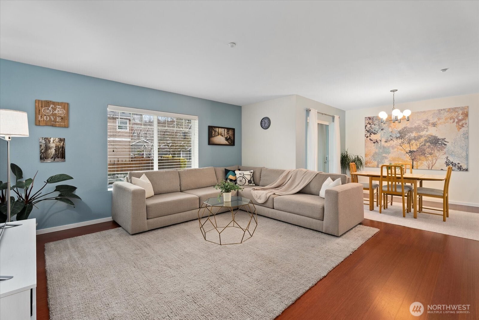 1905 24th Avenue NE #202, Issaquah, WA 98029