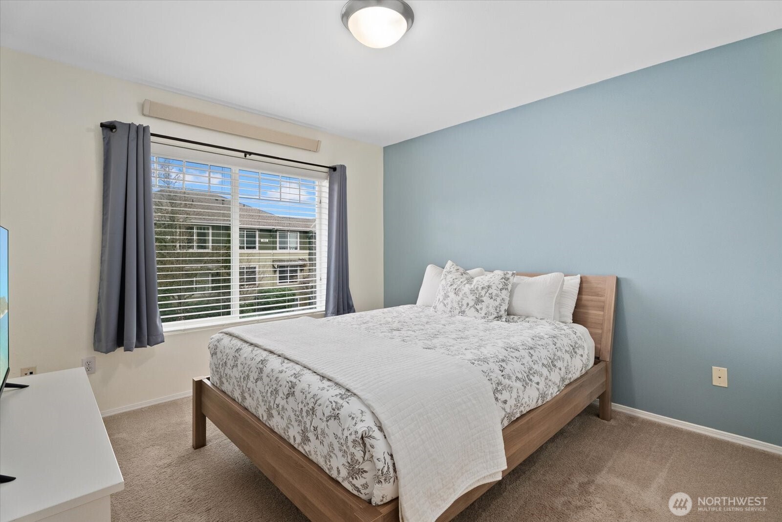 1905 24th Avenue NE #202, Issaquah, WA 98029