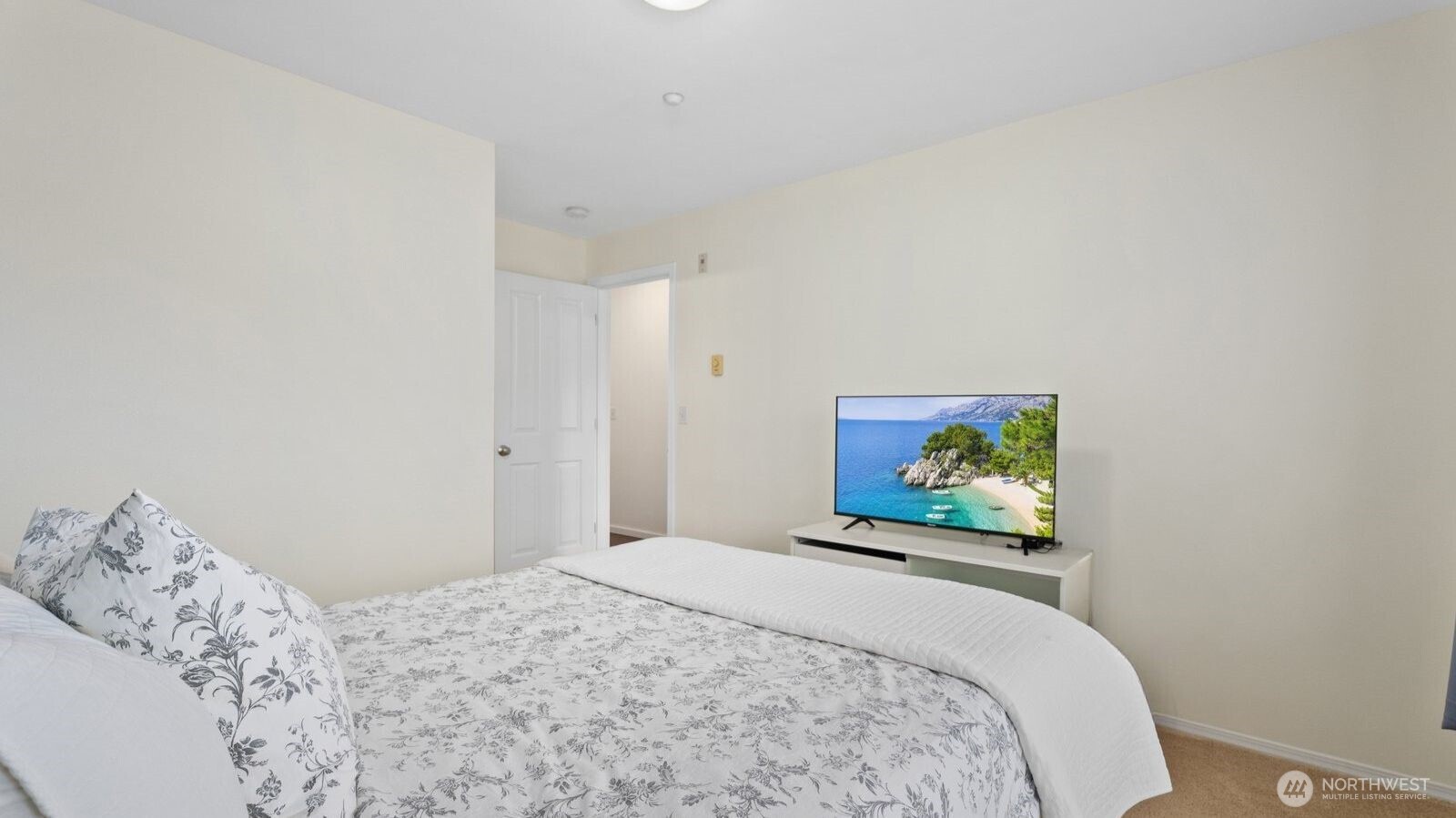 1905 24th Avenue NE #202, Issaquah, WA 98029