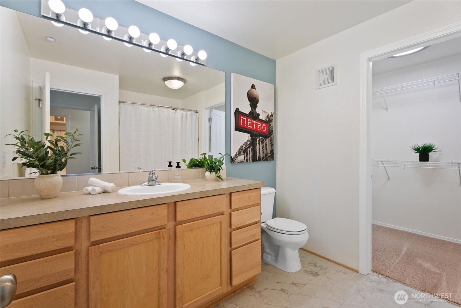 1905 24th Avenue NE #202, Issaquah, WA 98029