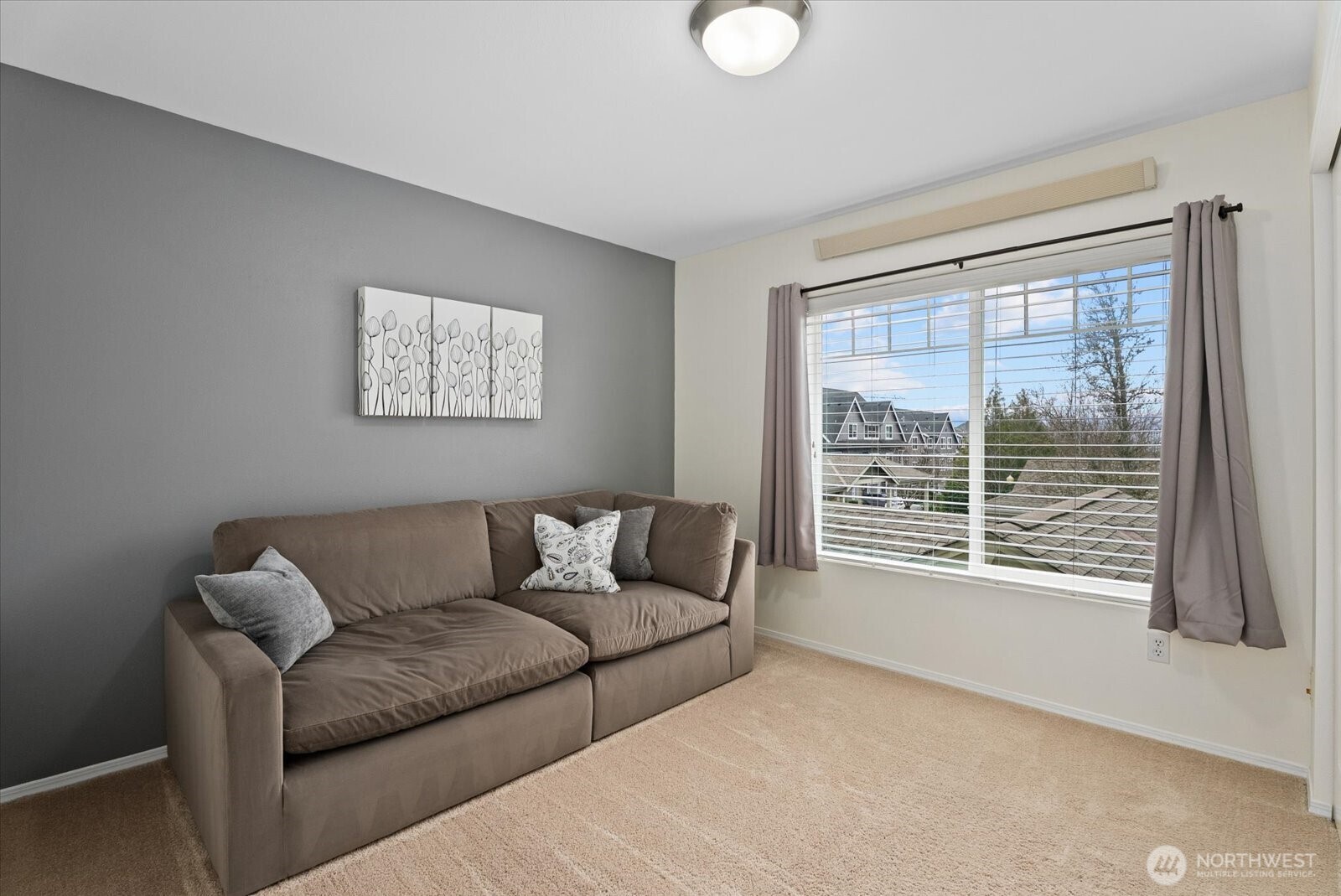 1905 24th Avenue NE #202, Issaquah, WA 98029