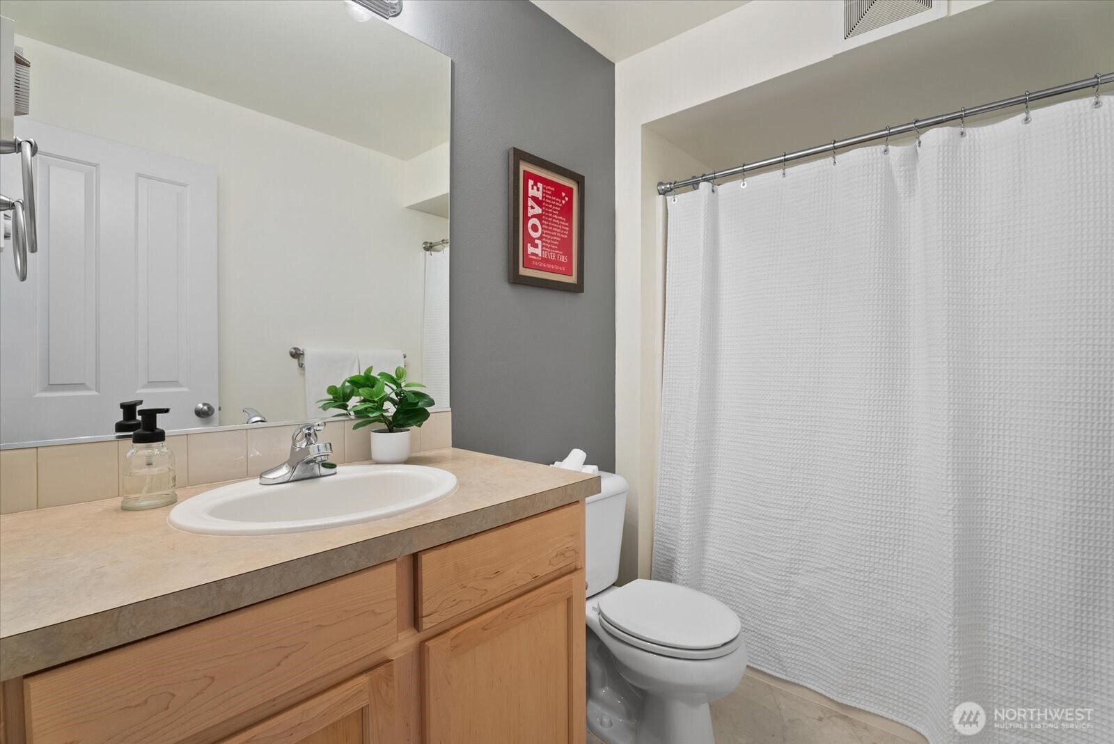 1905 24th Avenue NE #202, Issaquah, WA 98029