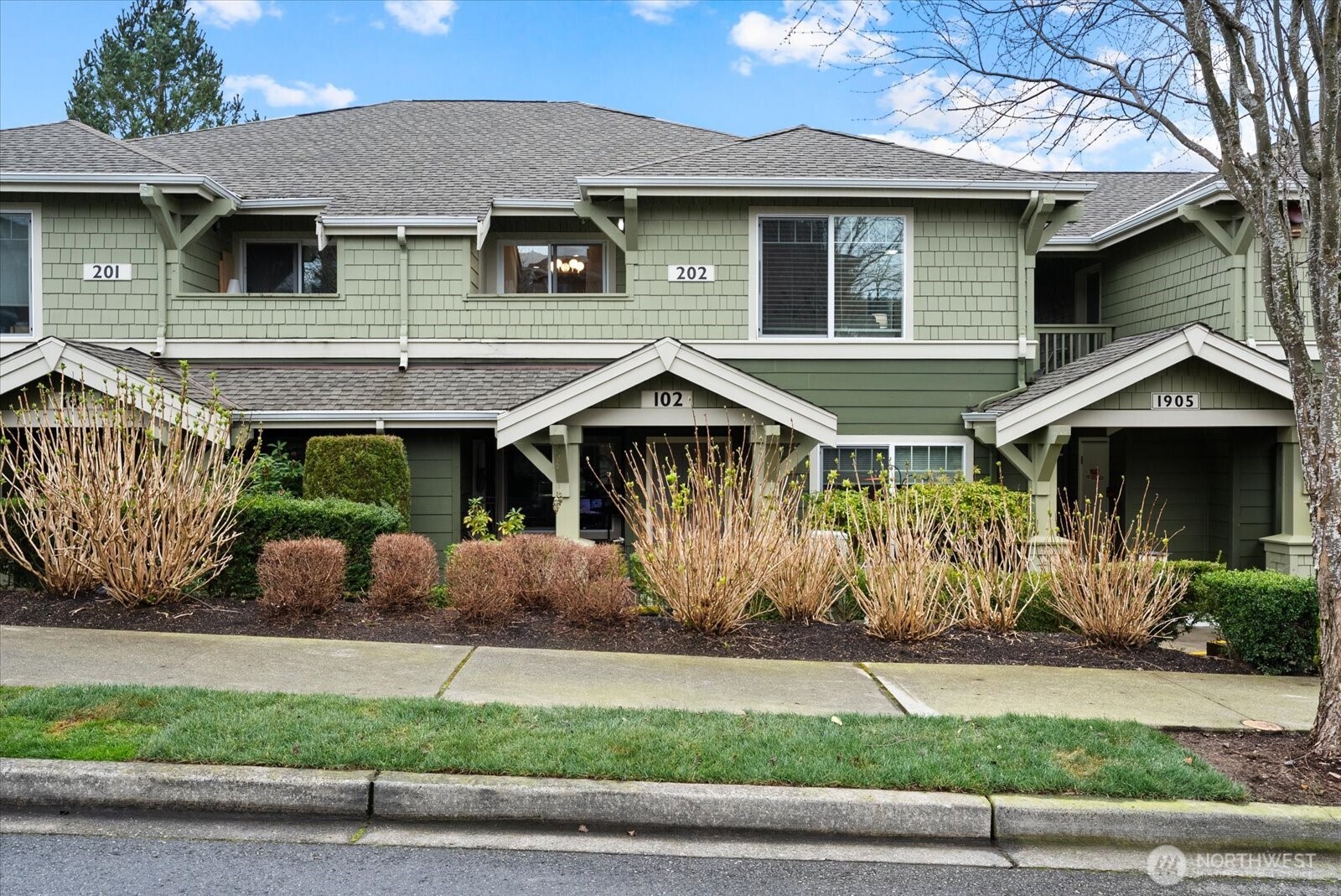 1905 24th Avenue NE #202, Issaquah, WA 98029