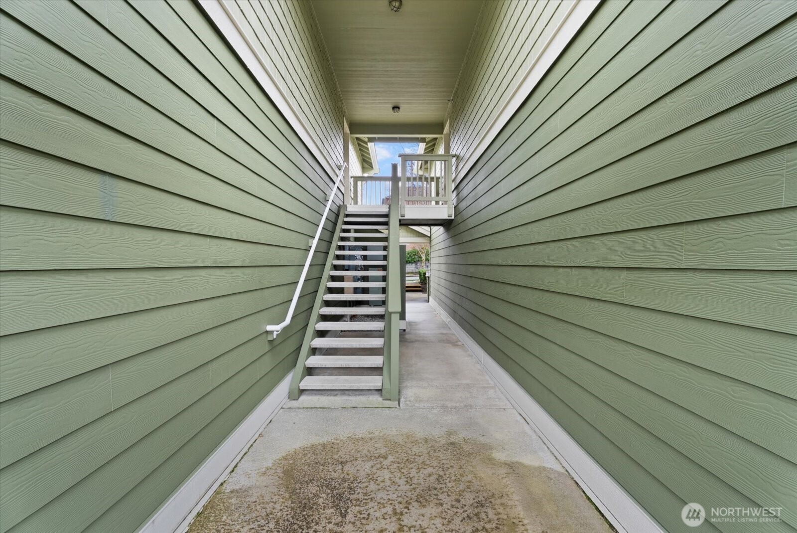 1905 24th Avenue NE #202, Issaquah, WA 98029