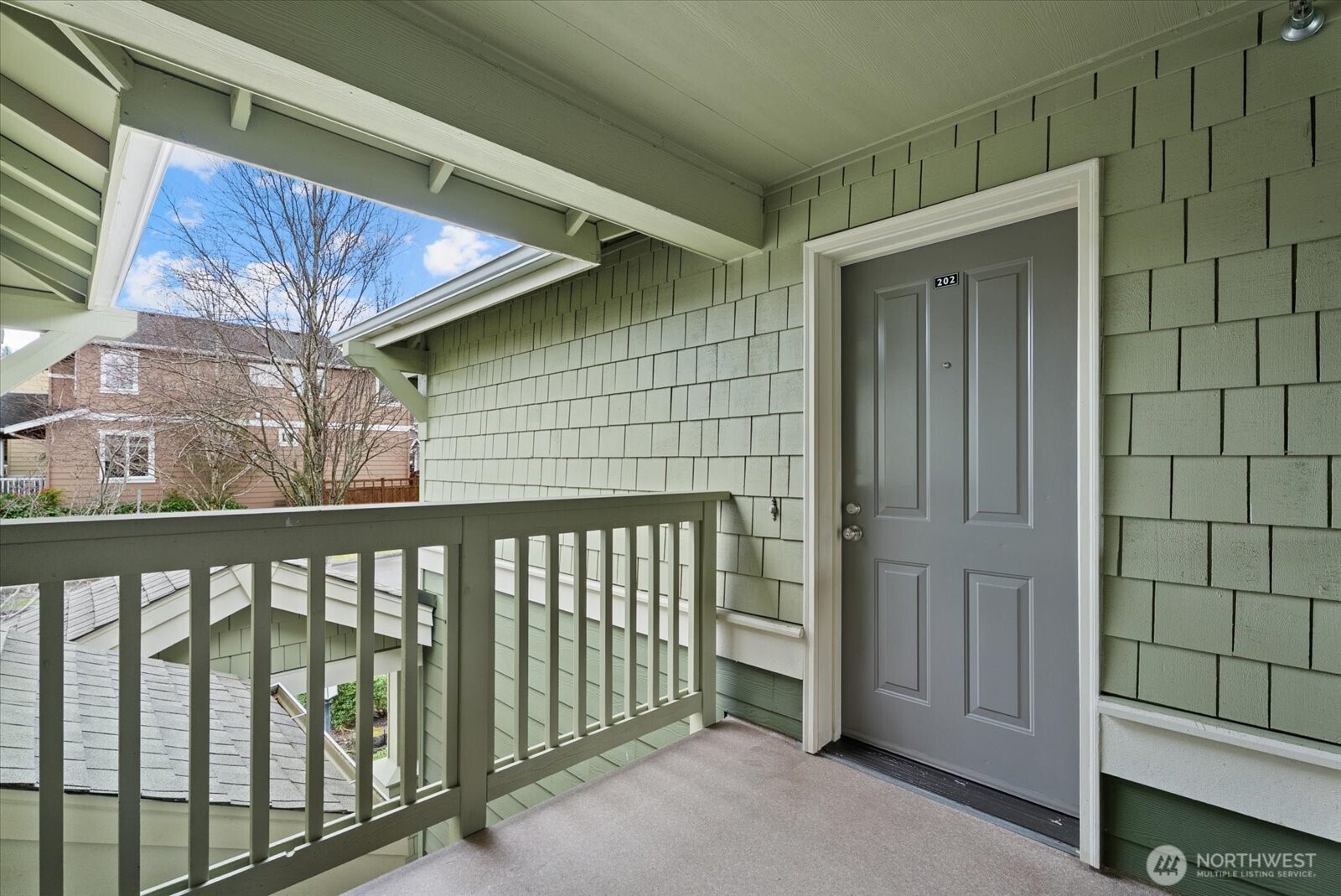 1905 24th Avenue NE #202, Issaquah, WA 98029