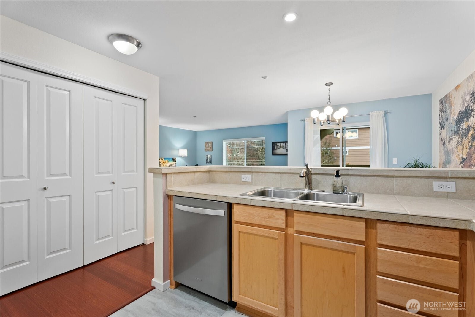 1905 24th Avenue NE #202, Issaquah, WA 98029