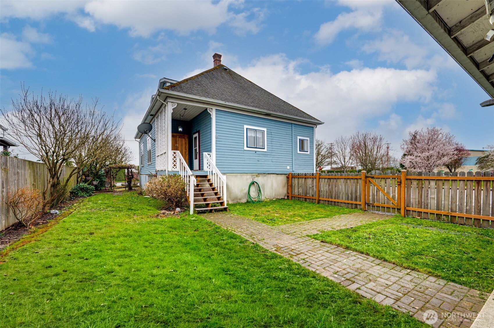 656 Davidson Avenue , Woodland, WA 98674