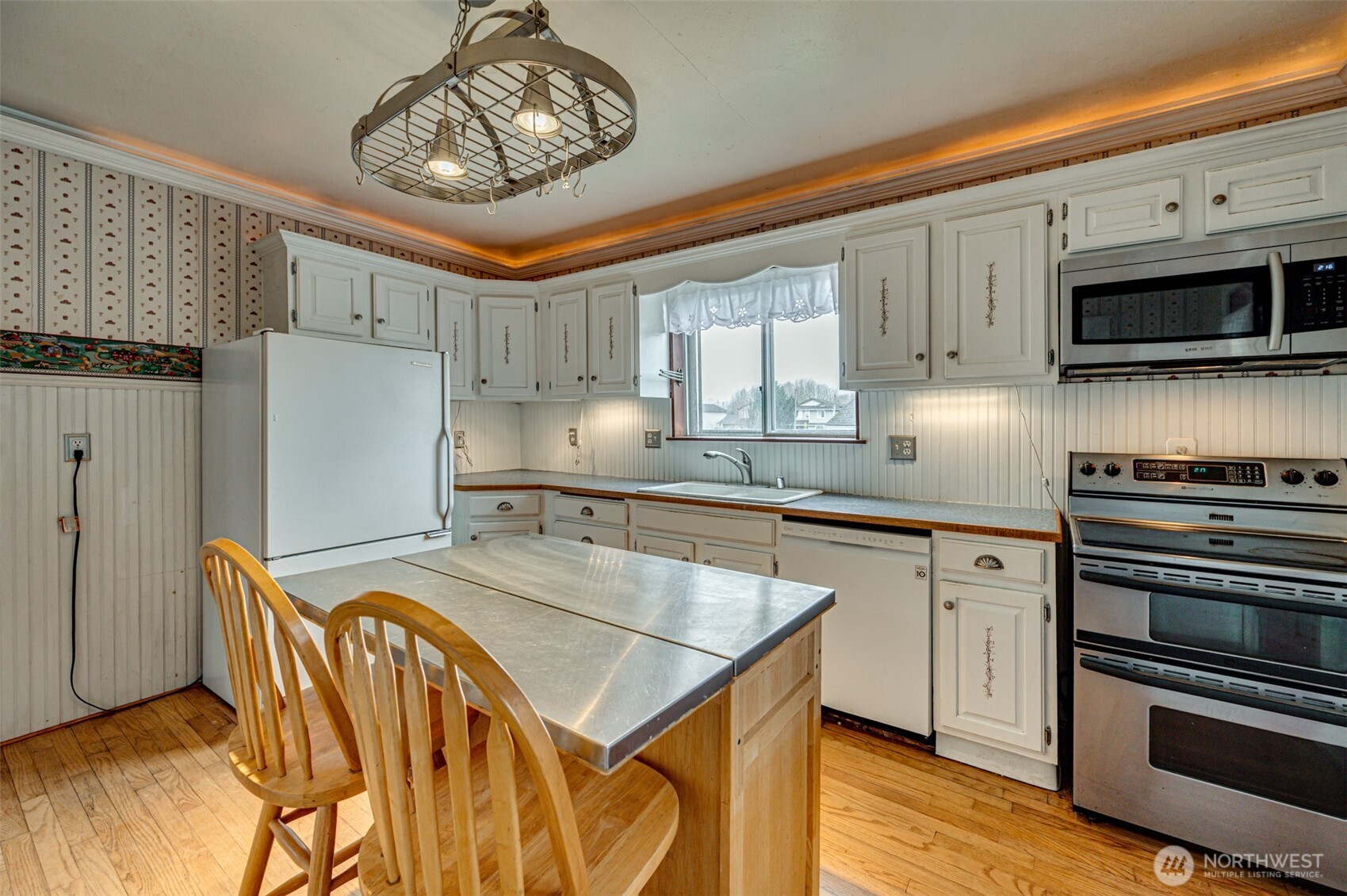 656 Davidson Avenue , Woodland, WA 98674