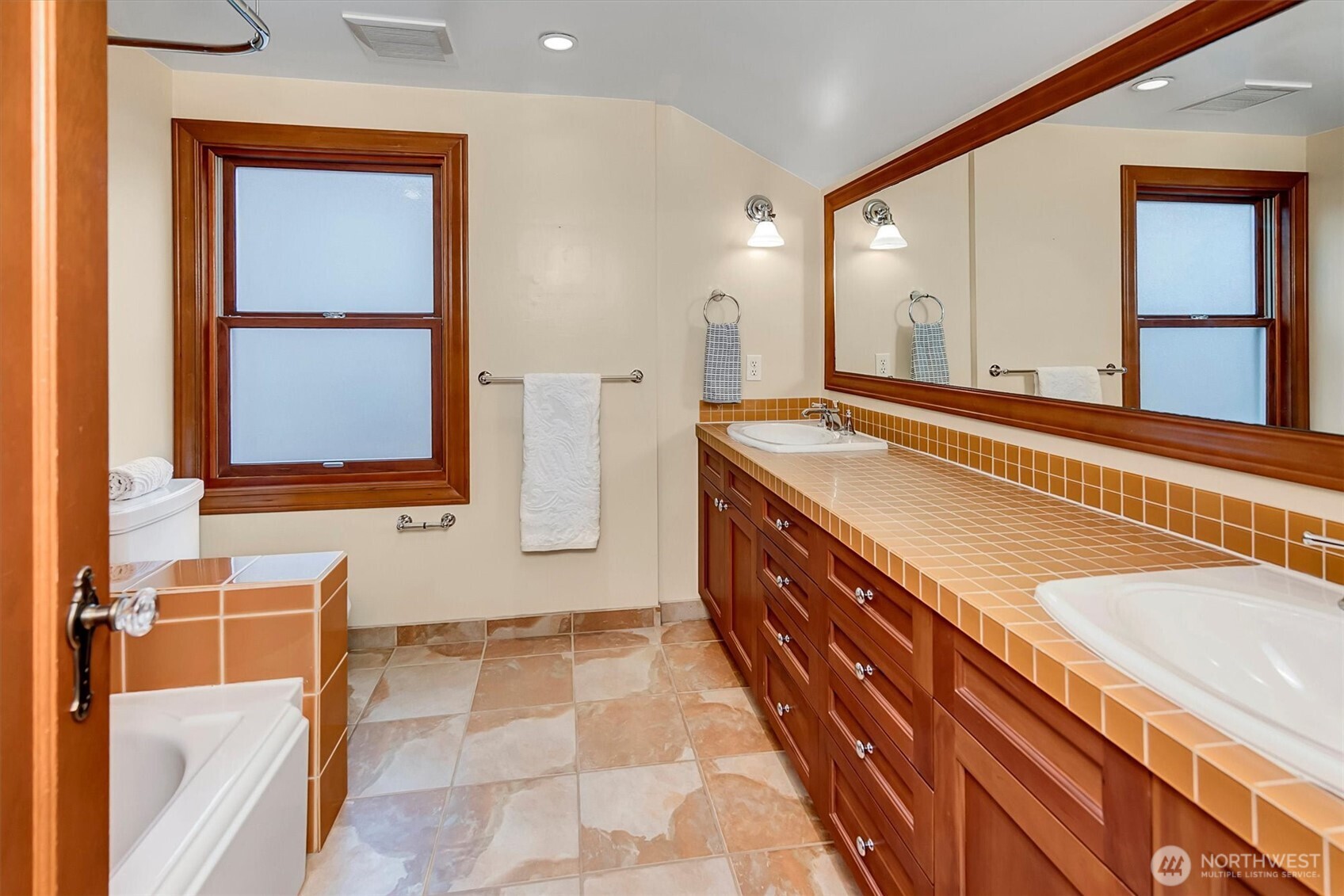 6752 9th Avenue NW, Seattle, WA 98117