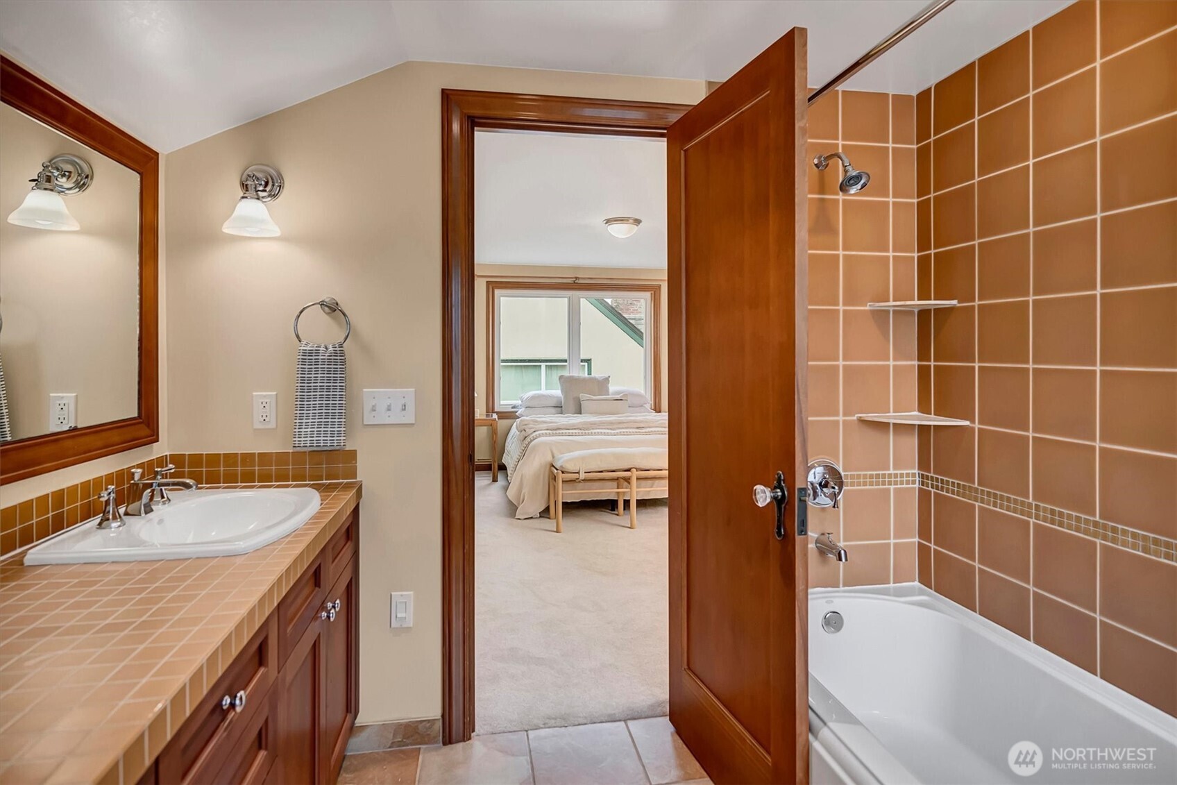 6752 9th Avenue NW, Seattle, WA 98117