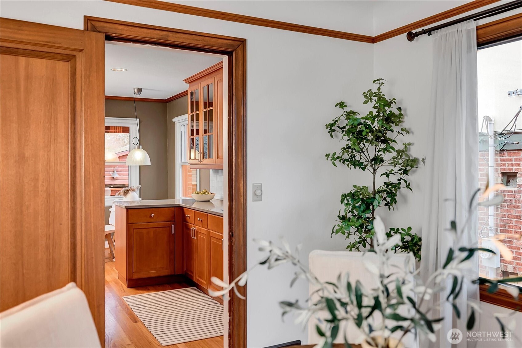 6752 9th Avenue NW, Seattle, WA 98117