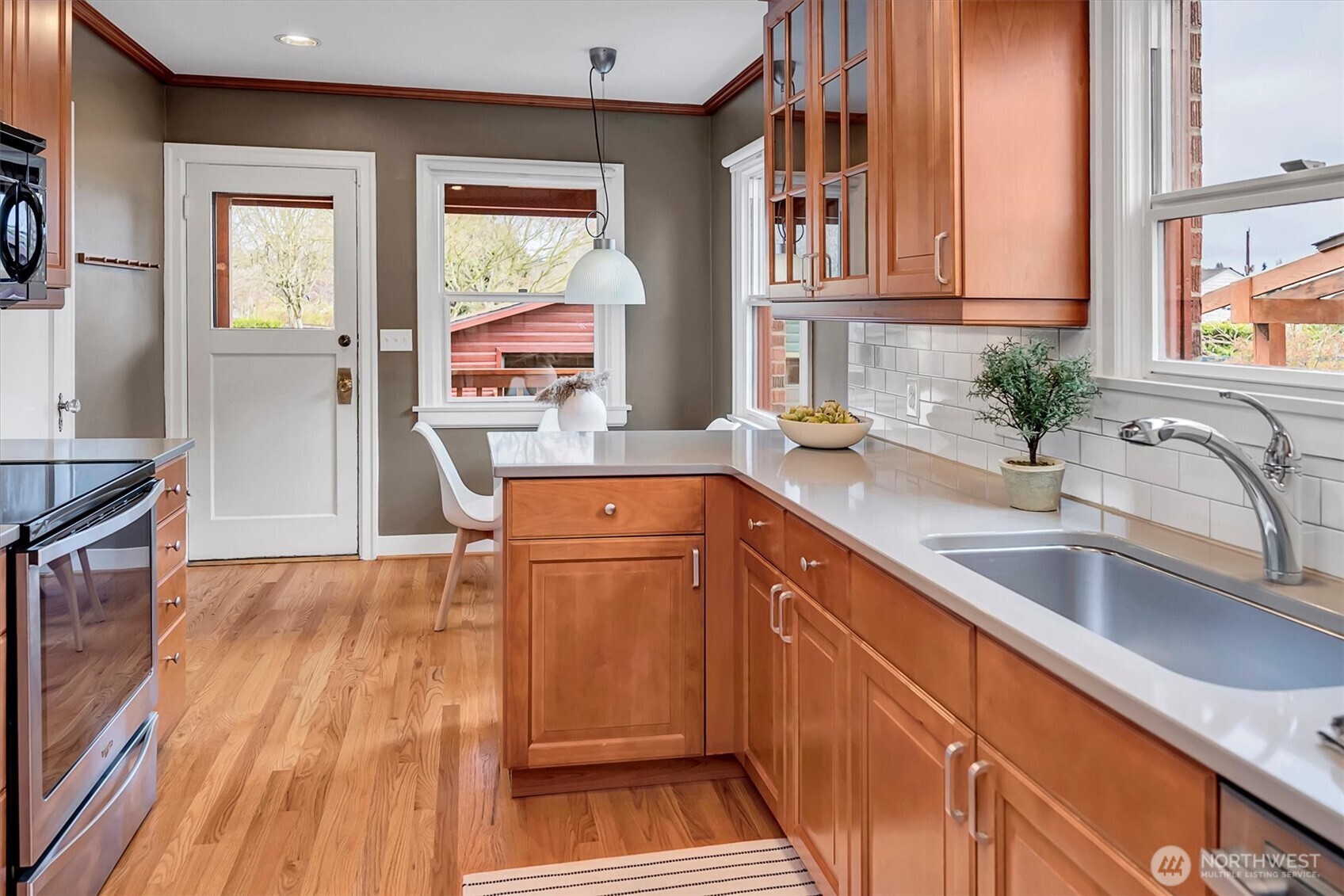 6752 9th Avenue NW, Seattle, WA 98117