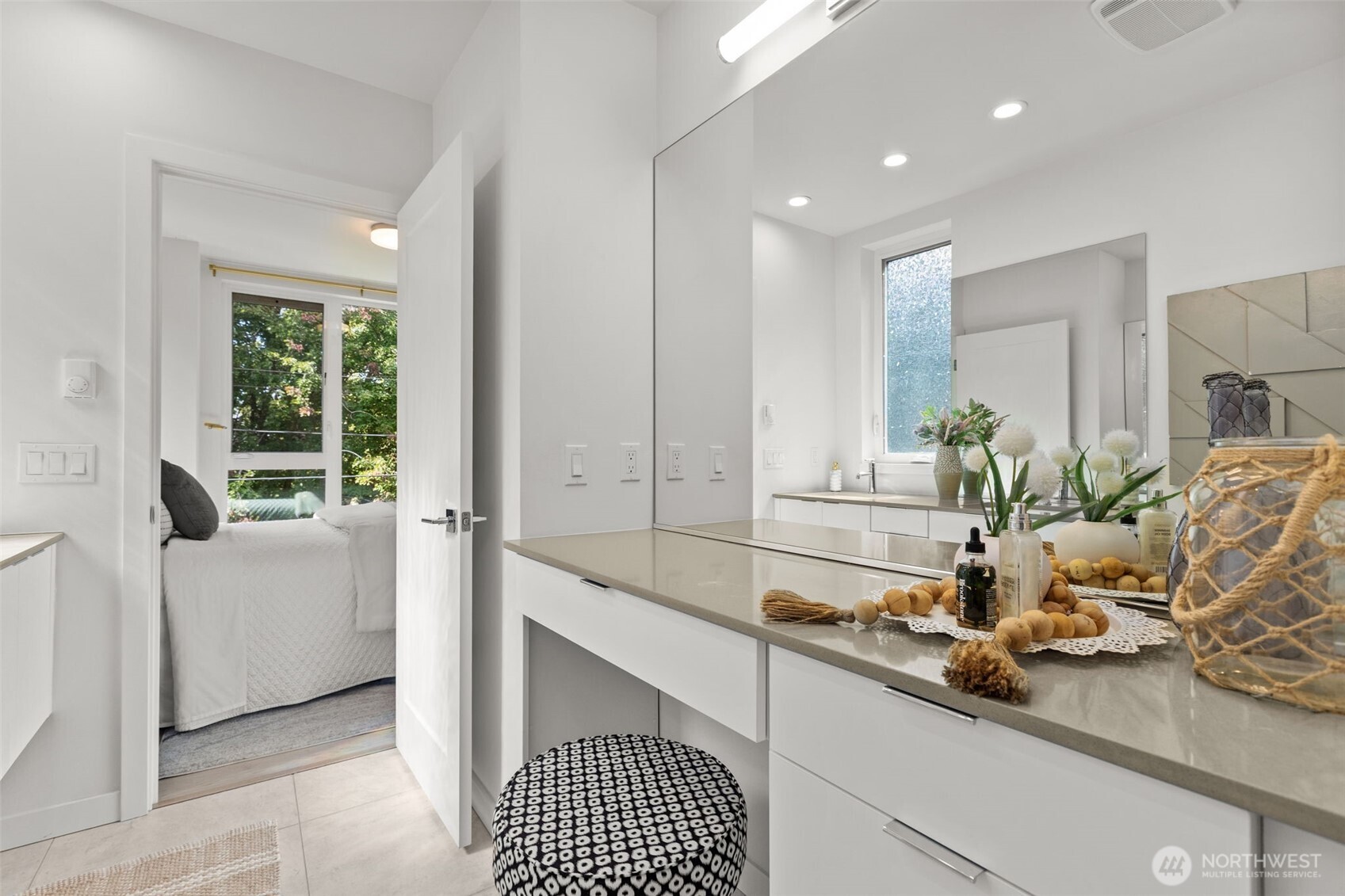 716 11th Avenue E #A, Seattle, WA 98102