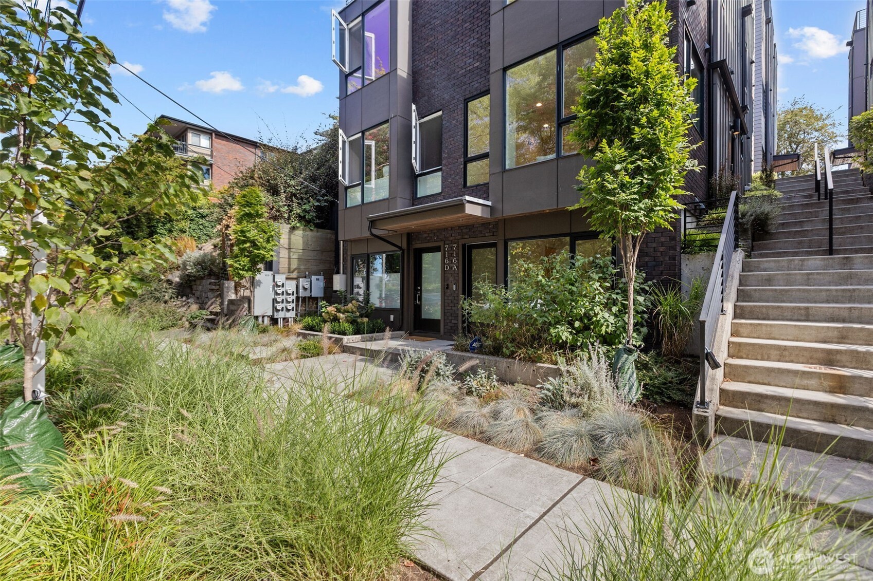 716 11th Avenue E #A, Seattle, WA 98102