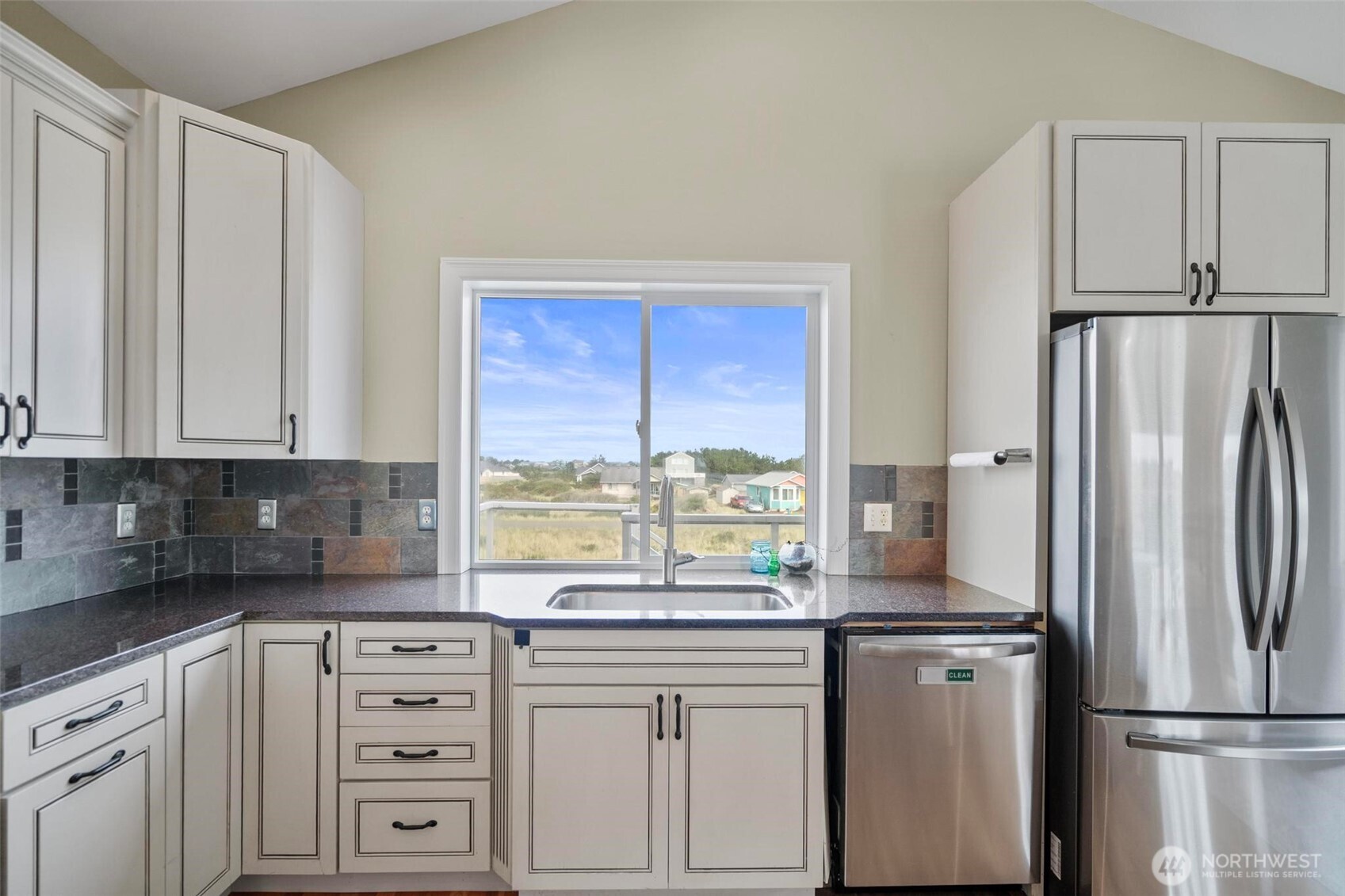 470 W Wind Street , Ocean Shores, WA 98569