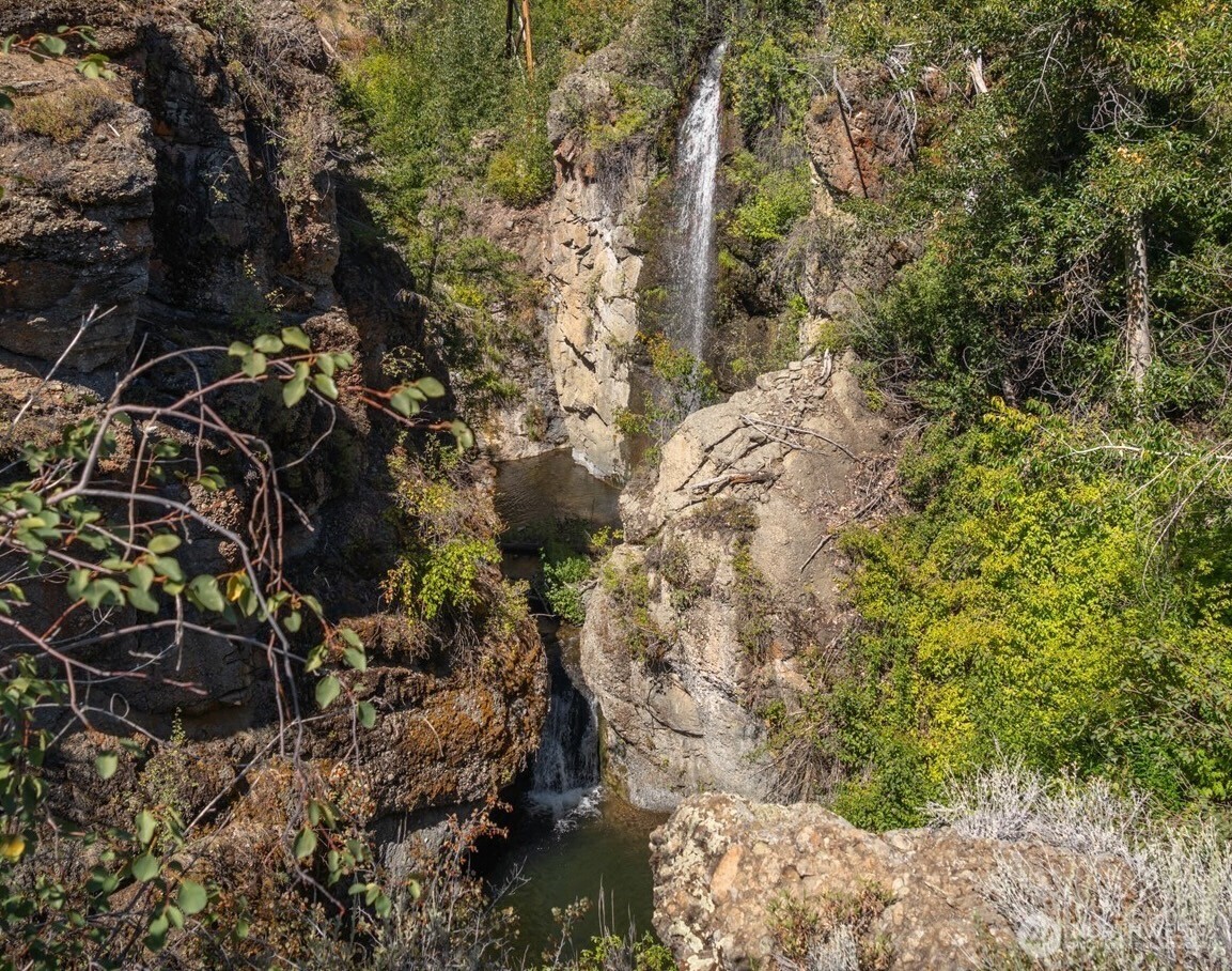 572 B W Chewuch Rd (Barron Blvd) , Winthrop, WA 98862