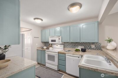 10014 NE 127th Place #A201, Kirkland, WA 98034 - Photo 9