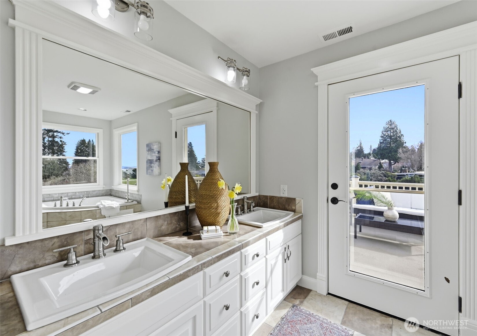 3505 43rd Avenue W, Seattle, WA 98199