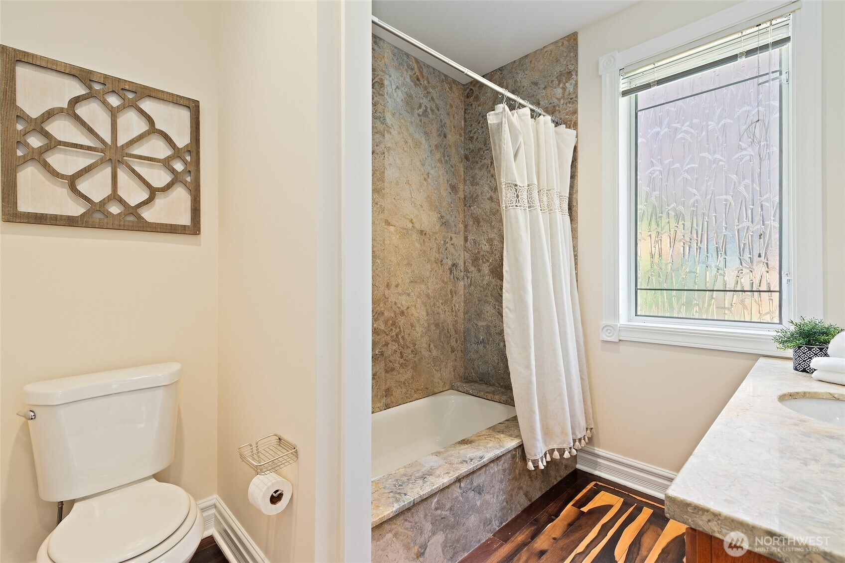 6222 37th Avenue NE, Seattle, WA 98115