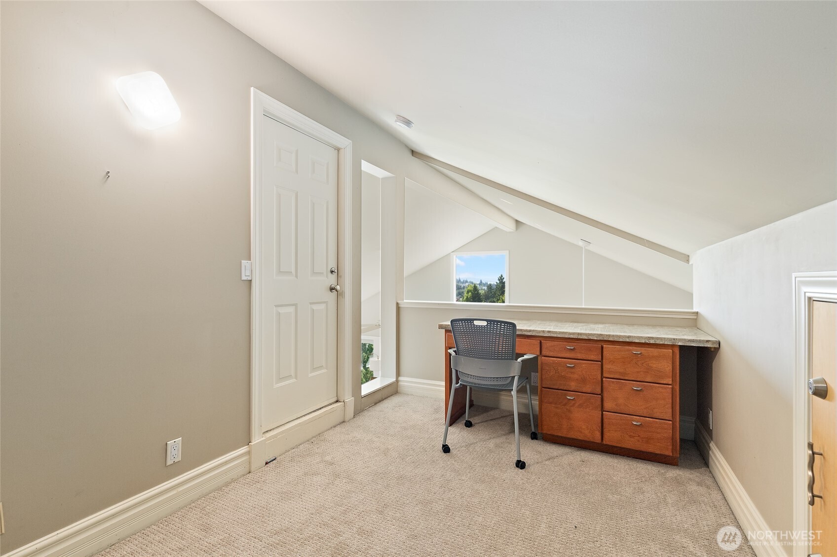 6222 37th Avenue NE, Seattle, WA 98115